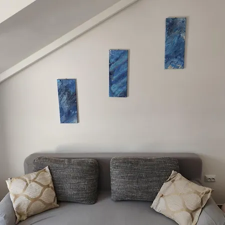Rita - Charming 2-bedroom With Sea View, Lejlighed *