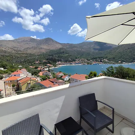 Rita - Charming 2-bedroom With Sea View, Lejlighed Slano