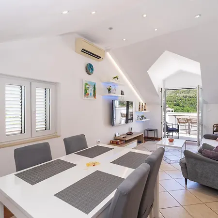 Rita - Charming 2-bedroom With Sea View, *