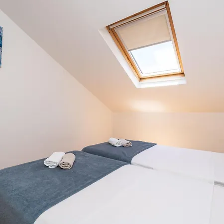 Rita - Charming 2-bedroom With Sea View, Apartmán Slano