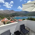 Rita - Charming 2-bedroom With Sea View, Apartment Slano