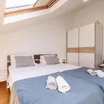 Rita - Charming 2-bedroom With Sea View, Διαμέρισμα *