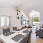Rita - Charming 2-bedroom With Sea View, *