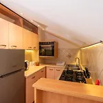 Rita - Charming 2-bedroom With Sea View, Slano