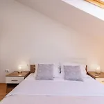 Rita - Charming 2-bedroom With Sea View,