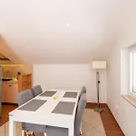 Rita - Charming 2-bedroom With Sea View,