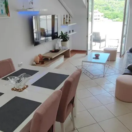 Apartment Rita - Charming 2-bedroom With Sea View, Slano