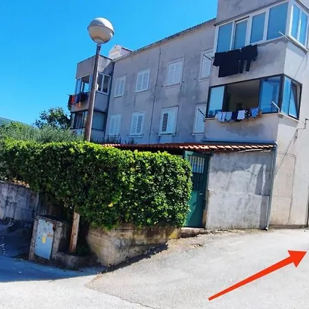 Rita - Charming 2-bedroom With Sea View, Apartment Slano