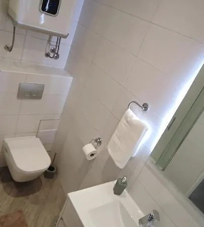 Rita - Charming 2-bedroom With Sea View, Apartment