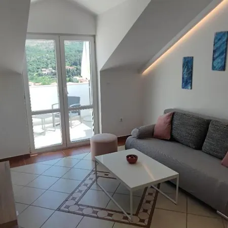 Apartment Rita - Charming 2-bedroom With Sea View,