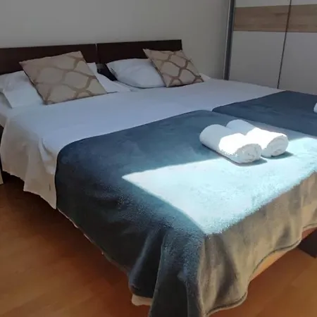 Rita - Charming 2-bedroom With Sea View, Slano