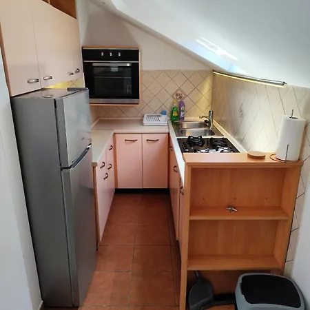 Rita - Charming 2-bedroom With Sea View, Appartamento Slano