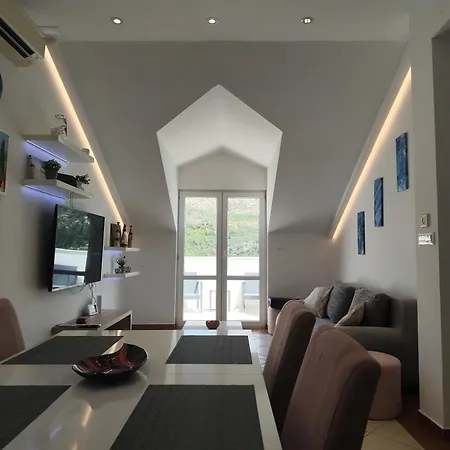 Rita - Charming 2-bedroom With Sea View, Slano