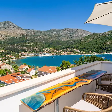 Rita - Charming 2-bedroom With Sea View, Apartment
