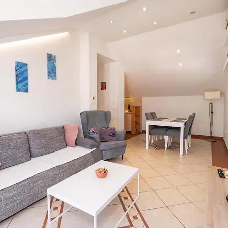 Apartment Rita - Charming 2-bedroom With Sea View, Slano