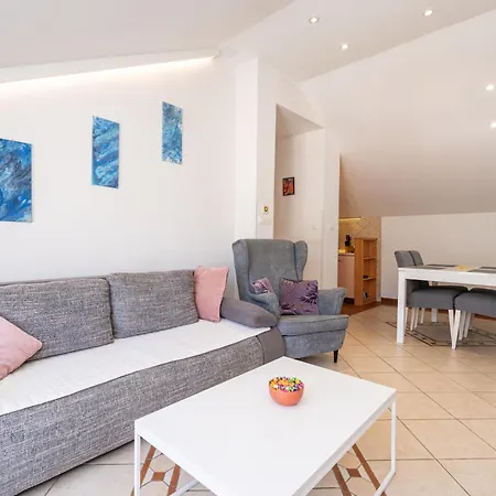 Rita - Charming 2-bedroom With Sea View, *