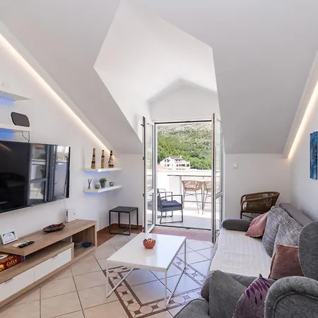 Rita - Charming 2-bedroom With Sea View, Slano