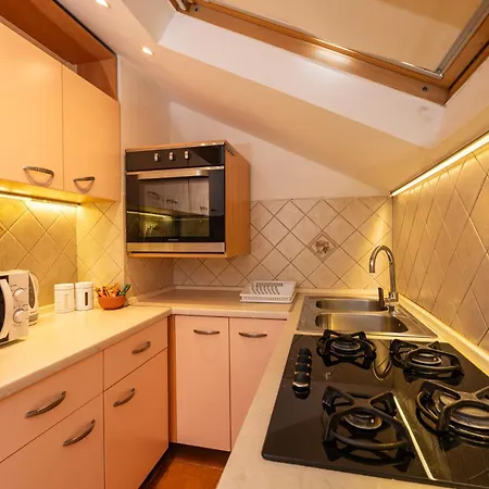 Rita - Charming 2-bedroom With Sea View,