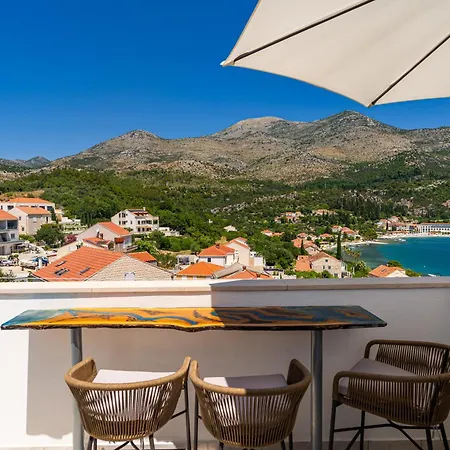 Rita - Charming 2-bedroom With Sea View, Apartment