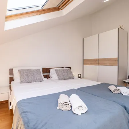 Rita - Charming 2-bedroom With Sea View, شقة *