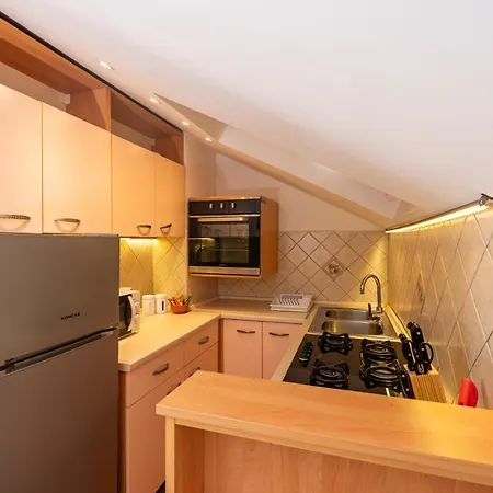 Rita - Charming 2-bedroom With Sea View, Slano