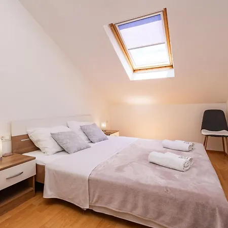 Apartment Rita - Charming 2-bedroom With Sea View, *