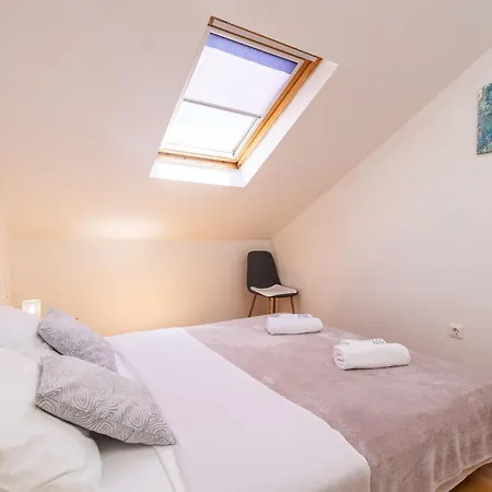 Rita - Charming 2-bedroom With Sea View, *